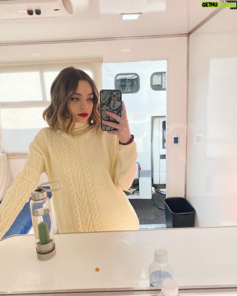 Macarena García Instagram - ✨How lovely yellow is, in love with this set from @charcoal_clothing ✨ Thanks @liamnauman . Tb a mis llamados de @100dias extraño tanto grabar 🥴