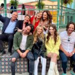 Macarena García Instagram - Se acabo 🤍🙏🏼 Estoy demasiado demasiado agradecida con todo el equipo que trabajo en el proyecto, con mis compañer@s por siempre ser generosos, al equipo de iluminación, arte, técnicos, dirección y producción por siempre consentirme y darlo todo por contar la historia de la mejor manera posible. A mi hermano @juanluisariasr por compartir tu talento conmigo, te admiro muchísimo y que honor trabajar contigo. A @momamoreno1 y a todo el equipo de redes por llevar la historia a otra dimensión y ser taaan fregones en lo que hacen. A @milly_gah por ser mi amiga y compañera (y jefecita). Al departamento de maquillaje, peinados y peluquería por siempre traer buena actitud ❤️ A los chuperamigos por las carcajadas 😂❤️ A mi mamá @amairaniromerogu por siempre acompañarme y apoyarme. A los drivers por siempre llevarme y traerme con bien (y con una buena platiquita). A los fans que han seguido esta historia desde el principio. A Carlos, Hilda y Nachito por confiar y a todo el equipo en la oficina que lo dio todo por sacar adelante el proyecto. Gracias por compartir esta historia conmigo. Gracias Valeria ❤️🙏🏼