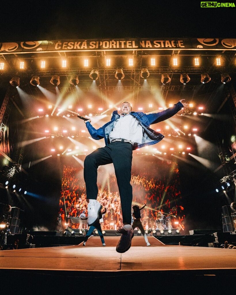 Macklemore Instagram - The Czech Republic moved my spirit. 45,000 deep. Pure joy 🇨🇿 ❤️