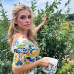 Madisyn Shipman Instagram - Summer means trips to the blueberry farm 🫐 Huckleberry Finns House