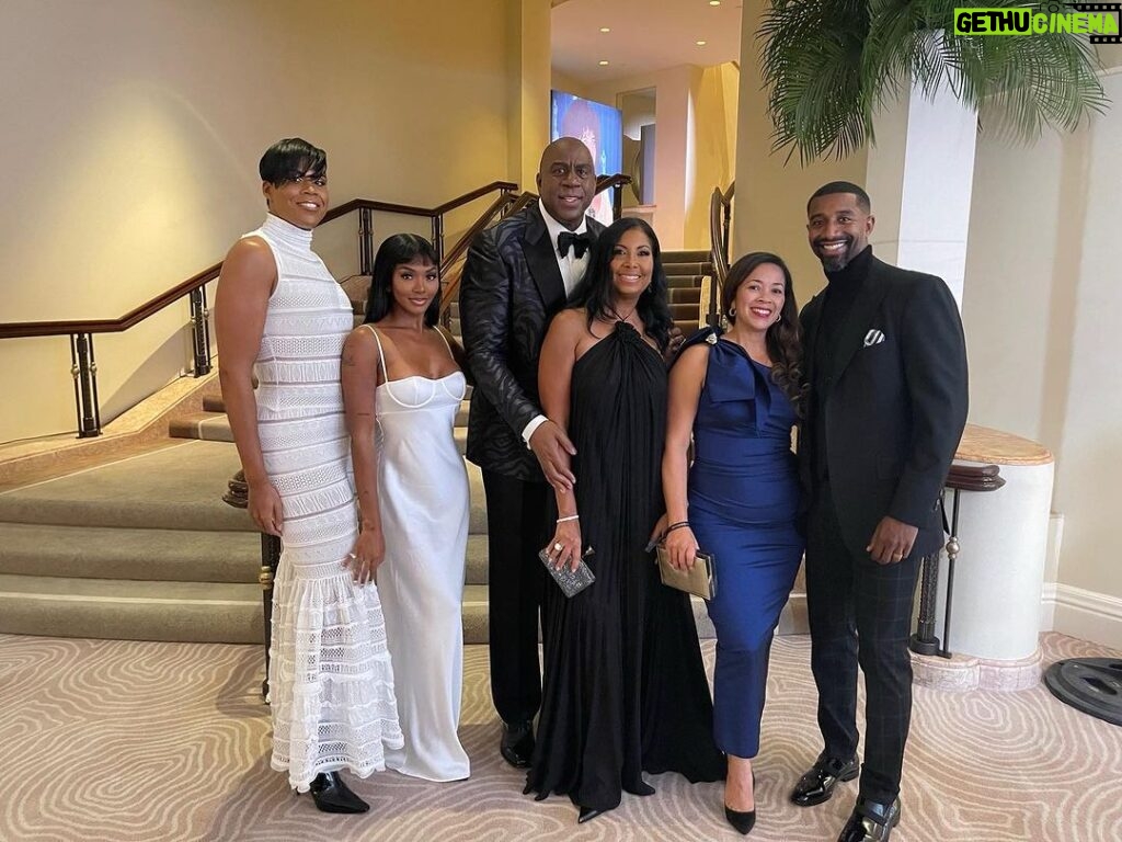 Magic Johnson Instagram - To our great friends Angela Bassett and Courtney B. Vance, thank you for hosting last night’s gala and bringing the fun and laughs like always. It wouldn’t have been a party without an epic performance from the legendary 7-time Grammy Award winning artist and the empress of soul Gladys Knight! To all of our family, friends, and business partners, thank you for supporting us at this special event and writing checks for a great cause. Sam and LaTanya Jackson, thank you for your contribution and appearance. John and Vicki Palmer, Josh and Marjorie Harris, Judge Greg Mathis and Linda Mathis, Kyle and Brittany Bell, Lakers, Dodgers, LAFC, Mike Triplett and Cigna, Equitrust, JLC, SodexoMagic, Grant Tani Barash & Altman, H.Wood media, and Canyon Partners; We are humbled by the turnout. This is the most successful Ball to End AIDS and the most money raised in the history of the event! 📸: Getty Images