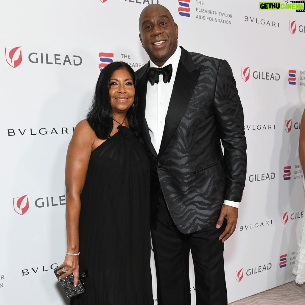 Magic Johnson Instagram - Cookie and I had so much fun last night with all of our family, friends, and business partners at the 4th Annual Elizabeth Taylor Ball to End AIDS! Elizabeth Taylor meant so much to us and we are blessed and grateful that we received the Elizabeth Taylor Commitment to End AIDS Award for our work toward an AIDS-free world. Thank you to the Elizabeth Taylor AIDS Foundation with a special shoutout to Cathy Brown and John Scott for honoring us. Thank you to Chairman & CEO of Presenting Sponsor Gilead Sciences Daniel O’Day for attending the event and presenting us with the award and Diamond Sponsor Bulgari for your generosity. And a special thank you to Former President Barack and First Lady Michelle Obama for their moving and inspirational message for Cookie and I. Thank you for bringing about great change in the world and leading our country! 📸: @gettyimages