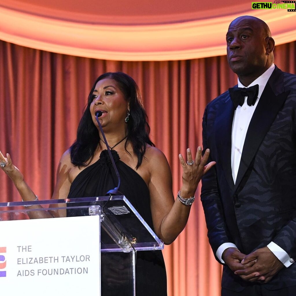Magic Johnson Instagram - Cookie and I had so much fun last night with all of our family, friends, and business partners at the 4th Annual Elizabeth Taylor Ball to End AIDS! Elizabeth Taylor meant so much to us and we are blessed and grateful that we received the Elizabeth Taylor Commitment to End AIDS Award for our work toward an AIDS-free world. Thank you to the Elizabeth Taylor AIDS Foundation with a special shoutout to Cathy Brown and John Scott for honoring us. Thank you to Chairman & CEO of Presenting Sponsor Gilead Sciences Daniel O’Day for attending the event and presenting us with the award and Diamond Sponsor Bulgari for your generosity. And a special thank you to Former President Barack and First Lady Michelle Obama for their moving and inspirational message for Cookie and I. Thank you for bringing about great change in the world and leading our country! 📸: @gettyimages