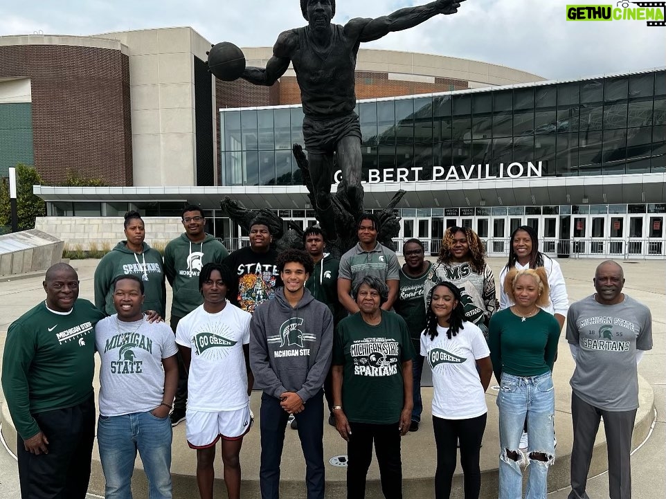 Magic Johnson Instagram - I’m excited to introduce the inaugural class of students for the Earvin Johnson Sr. Scholarship at Michigan State University! Denise Meireles, Elijah Ellis, Kory Jackson, Dimitria Goins, Paul Stallings II, Stephon Edwards, A’lari Manuel, Perry Watson, Nate Sanford, Bryceson Lynn, and Jordyn Butler (not pictured). I’m so thrilled my mother Christine Johnson, brothers Larry and Michael, and sisters Kim, Evelyn and Pearl were able to meet and get to know the students. Looking forward to a great school year for all of these bright young students!