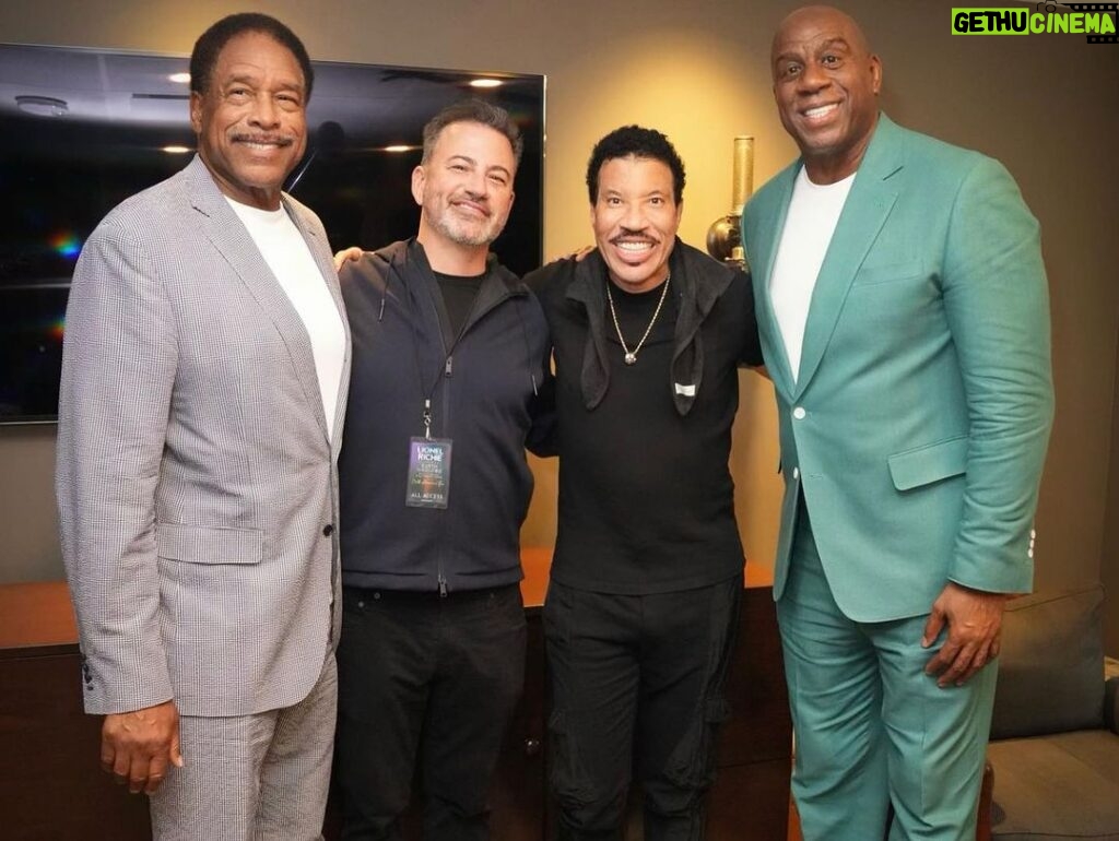 Magic Johnson Instagram - Hanging out with late night TV superstar Jimmy Kimmel and Hall of Fame baseball player Dave Winfield backstage at last night’s show!