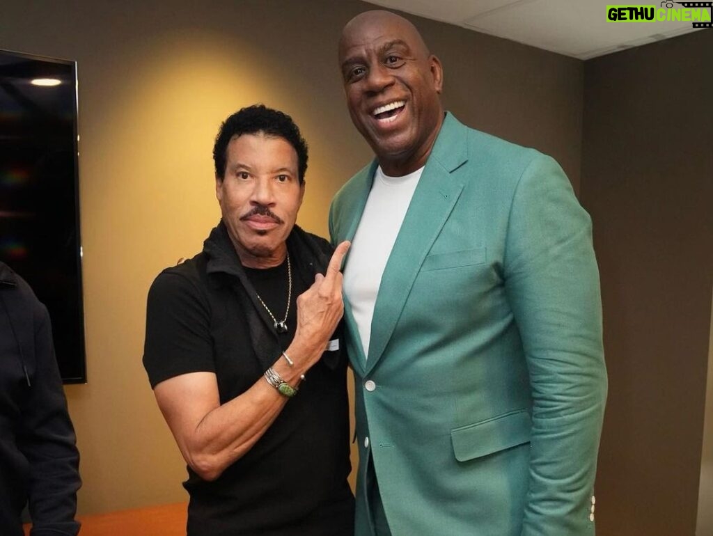 Magic Johnson Instagram - Hanging out with late night TV superstar Jimmy Kimmel and Hall of Fame baseball player Dave Winfield backstage at last night’s show!