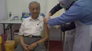 Mahathir Mohamad Instagram - Hari ini saya ke Pusat Pemberian Vaksin Covid19 Daerah Langkawi untuk lihat perjalanan proses vaksinasi bagi Fasa 1. 

Saya memilih untuk disuntik bersama kumpulan kedua ‘frontliners’ di sini. Kumpulan pertama frontliners di Langkawi sudah divaksin lebih awal. 

Selain itu sebagai warga emas saya ingin mengajak bukan sahaja yang berumur seperti saya tetapi juga rakyat yang lebih muda untuk turut bersama divaksin apabila tiba giliran nanti. Usaha ini perlu kita sokong. Kita sebolehnya mahu lebih ramai diberi vaksin untuk membantu usaha mengekang pandemik Covid19. Alhamdulillah selepas suntikan saya tidak berasa apa-apa yang luarbiasa.

Saya ingin rakamkan ucapan berbanyak terima kasih kepada pihak Klinik Kesihatan Kuah, Hospital Langkawi dan para barisan hadapan yang bertungkus lumus dalam memastikan program vaksinasi berjalan lancar.