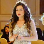 Mai Ezz ElDein Instagram – 👸🏼
نفس نظرة البؤس دي كانت علي وشي إمبارح لما عرفت إن رمضان فاضل عليه إسبوع و إننا هنكون بنصور حتي في رمضان 😒 
طيب رمضان كريم عليكم مقدماً أشوفكم في #جزيرة_غمام