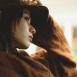 Maika Yamamoto Instagram - 好きな車と。 運転好きです。 ベンツのクラシックかわい〜 ホイル見て。かっわい〜 @yosuke_sasaki @mina.magazine