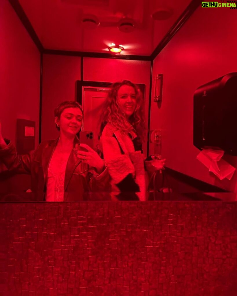 Maisie Williams Instagram - #sliving 🥵 Los Angeles, California