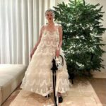 Maisie Williams Instagram - thank you @simonerocha_ for having me with you at the British Fashion Awards i feel so heavenly that i’m practically levitating at the top of my Christmas tree (which i still haven’t finished decorating) photos by @christinapaik London, United Kingdom