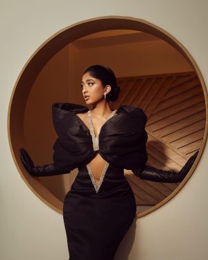 Maitreyi Ramakrishnan Instagram - thankyou @lofficielbrasil for letting me be a fashion girlie for this lovely cover photoshoot❤️🇧🇷

credits:
Interview editor - @styledbyglo_2 
Photographer - Dametreus Ward @meech213
Stylist - @wilfordLenov
Hair - @mitchellcantrellbeauty
Mua - @tammyyi
Producer - @daniellehstyles
Production - @tunnelmediagroup