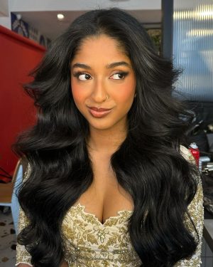 Maitreyi Ramakrishnan Instagram - this face card is sponsored by my glam team @juliavng @priyakumarihmua 💇🏾‍♀️💄✨