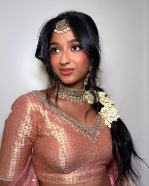 Maitreyi Ramakrishnan Instagram - I feel quite beautiful✨💖🌸