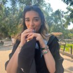 Malak Ahmed Zaher Instagram - Happiest 21 year old kid in the world 😅 This is how i spent my day, went to the zoo to see my favorite animal 🦒 then went to eat my favorite meal since i was 12 , and lastly went home to the sweetest surprise from the closest people to my heart❤️ isn't this the best birthday anyone could ever ask for ? It's always the little things that make me happy, can't thank you guys enough for making my day so special i love you all..you know yourselves 🥰 عيد ميلادي ال ٢١ كان مختلف نقدر نقول ان بالمنظر ده لما جمعت الصور ورا بعض و شفت انا قضيت يومي ازاي لا ده عيد ميلادي ال ١٢ كده🤪😂 دايما الحجات الصغيرة هي الي بتبسطني و كفايا وجود الناس الي بحبها جمبي و احساسي بحبهم و انهم عايزين يسعدوني عايزة اشكرهم واحد واحد و اقلهم اني بحبهم اوي و انهم غاليين عندي اوي و هما عارفين نفسهم💙