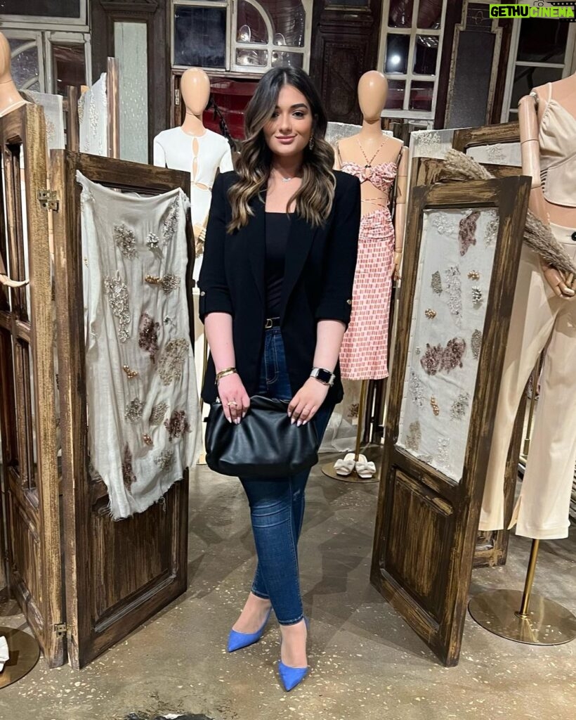 Malak Ahmed Zaher Instagram - Had a very nice time at the Show of @temraza X @maison69store 💙 💇🏻‍♀️ @alfredandmina