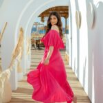 Malak Ahmed Zaher Instagram - A goodbye summer post ✨💗 Styled by @mayajules Hair by @alfredandmina Photografer @antikkahossam Makeup by my love @hodazaher