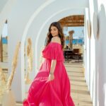 Malak Ahmed Zaher Instagram - A goodbye summer post ✨💗 Styled by @mayajules Hair by @alfredandmina Photografer @antikkahossam Makeup by my love @hodazaher