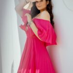 Malak Ahmed Zaher Instagram - A goodbye summer post ✨💗 Styled by @mayajules Hair by @alfredandmina Photografer @antikkahossam Makeup by my love @hodazaher