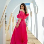 Malak Ahmed Zaher Instagram - A goodbye summer post ✨💗 Styled by @mayajules Hair by @alfredandmina Photografer @antikkahossam Makeup by my love @hodazaher