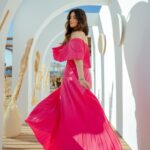 Malak Ahmed Zaher Instagram - A goodbye summer post ✨💗 Styled by @mayajules Hair by @alfredandmina Photografer @antikkahossam Makeup by my love @hodazaher