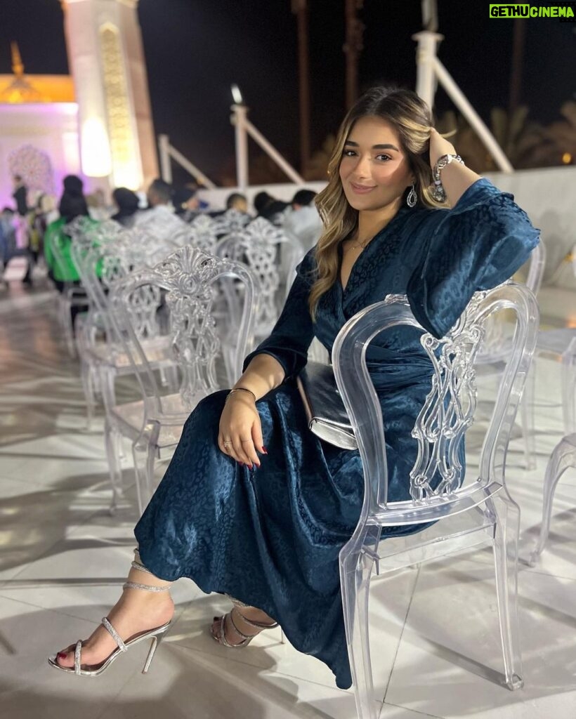 Malak Ahmed Zaher Instagram - A disney princess moment 🥰 Dress @yasmineonline_ Hair @alfredandmina