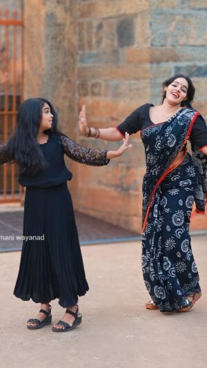 Malavika Menon Instagram - Love you 𝕞𝕒𝕝𝕦 𝕔𝕙𝕖𝕔𝕙𝕚 🥰😘

@jothimani_wayanad_now_palakkad

@anamikajayeshcherusseri2023

Thank you 

📸 @padmaweddingz @baljithm

#reelsviral #schoolgirl #schoolgirls
#viralreels #trending #trendinggirl
#kochi #tamilnadu #Kerala #chennai
#schoolgirl #reelsinstagram
#reelsvideo #reels #trendingnow