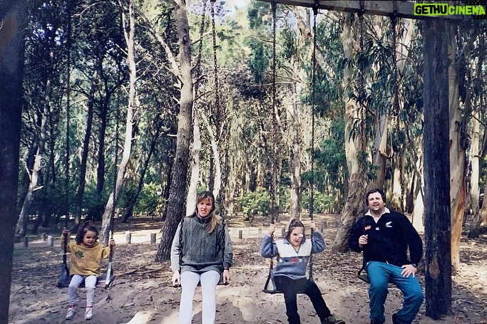 Malena Ratner Instagram - Miramos el mundo una sola vez, en la infancia. El resto es memoria. Louise Glück