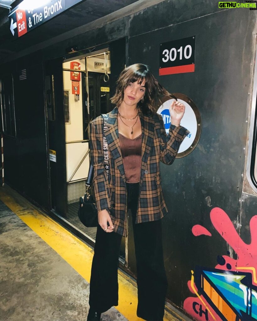 Malena Ratner Instagram - Todes sabemos que no es NY/ pero Viernes