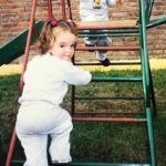 Malena Ratner Instagram - Miramos el mundo una sola vez, en la infancia. El resto es memoria. Louise Glück