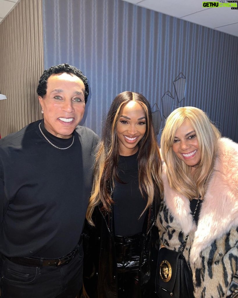 Malika Instagram - I’m blessed to say, I’ve learned from you my whole life. These two incredible spirits, the legend @smokeyrobinson & the incredible Claudette @themiraclesmusic are my beautiful God parents. I love you both very much 🥹🖤