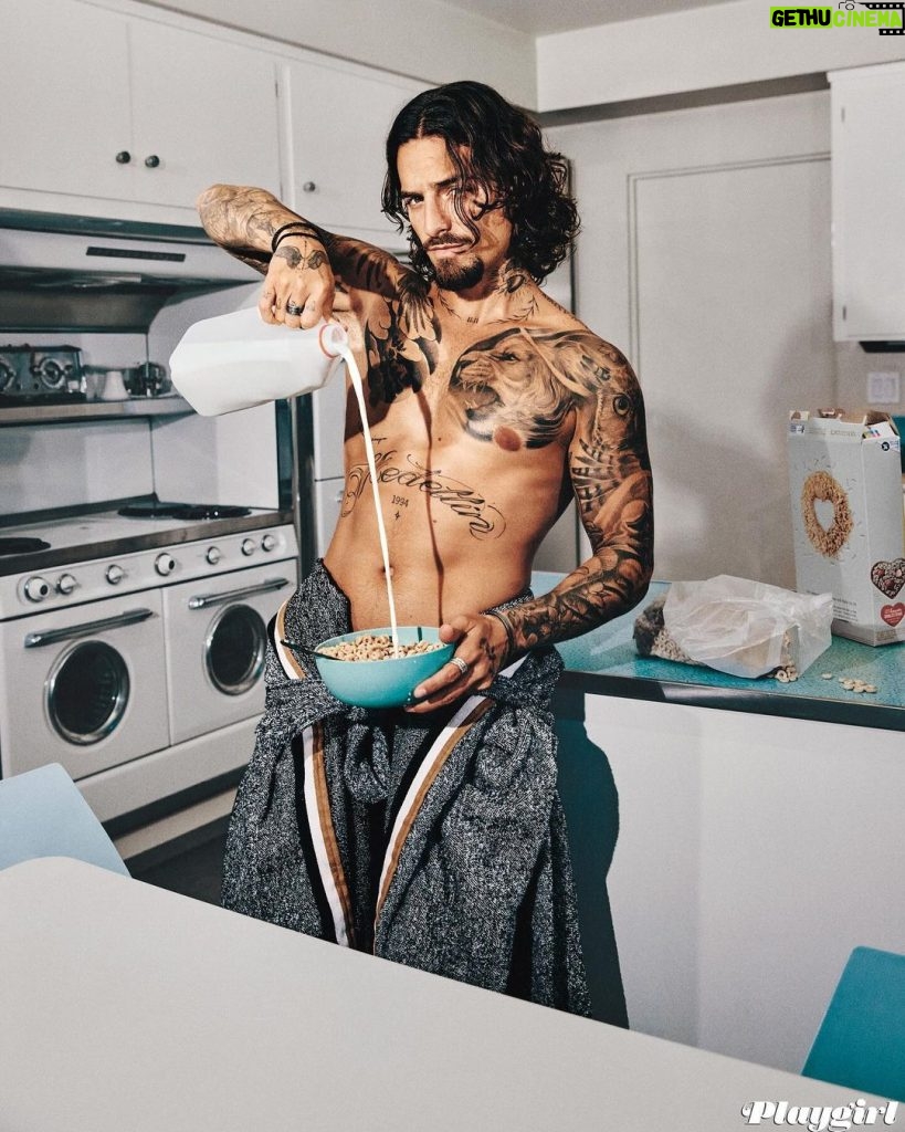 Maluma Instagram - DON JUAN x PLAYGIRL 🐰🔥 Desayunamos? 🥣 🥛