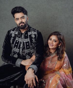 Maniesh Paul Instagram - Happy Diwali🪔♥️
Wearing @bharat_reshma 
Pic @montypanesarphotography 
#mp #diwali #home #blessed #love #gratitude