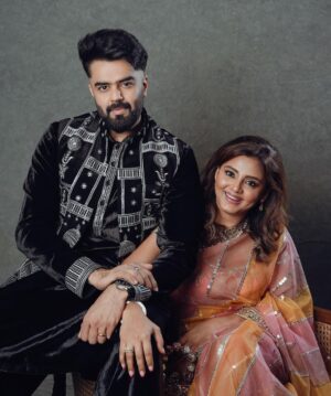 Maniesh Paul Instagram - Happy Diwali🪔♥️
Wearing @bharat_reshma 
Pic @montypanesarphotography 
#mp #diwali #home #blessed #love #gratitude