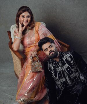 Maniesh Paul Instagram - Happy Diwali🪔♥️
Wearing @bharat_reshma 
Pic @montypanesarphotography 
#mp #diwali #home #blessed #love #gratitude