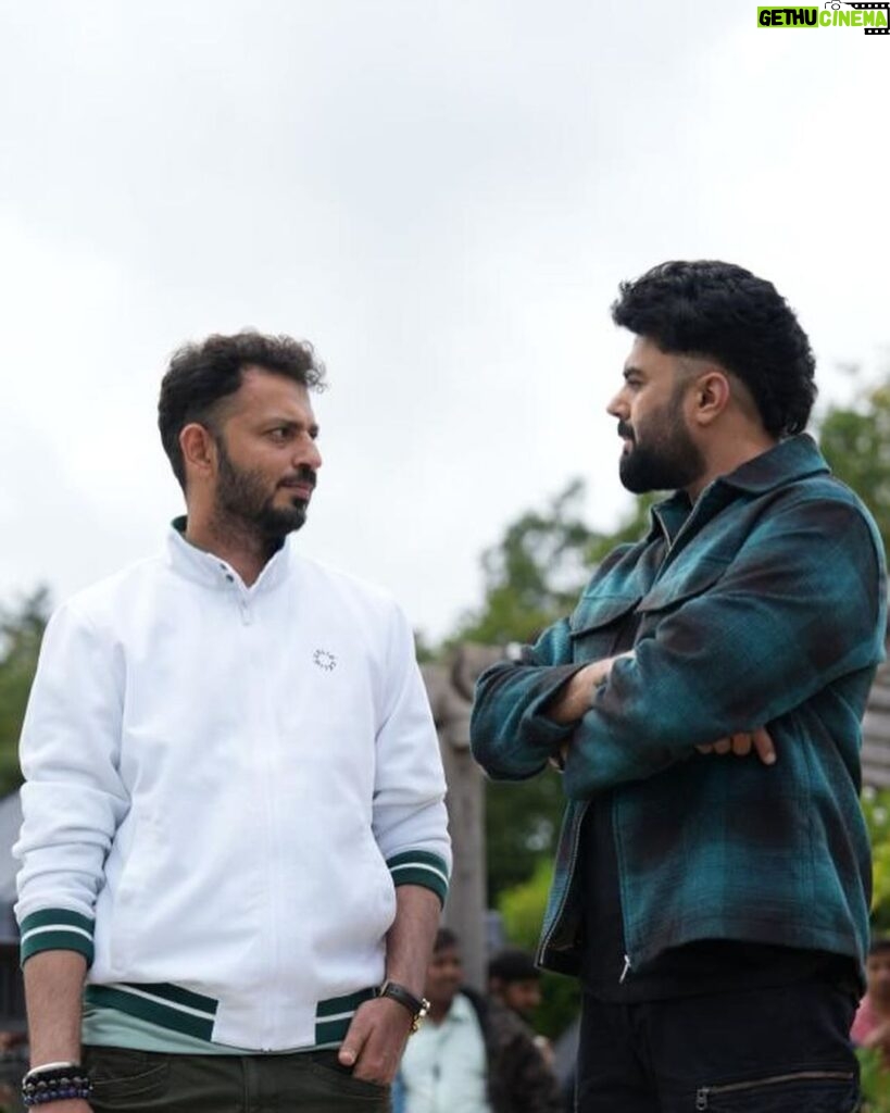 Maniesh Paul Instagram - An incredible actor and a true Punjabi powerhouse, you've always been a supportive friend with boundless creativity and a radiant aura of positivity. It's sooner than we expected, but it was a pleasure working with you on my first Bollywood Film, and I'll miss you for the rest of the shoot. Schedule wrap for you, Sir! 🎥❤️🫶🏻 @manieshpaul 📸 @rakback0905 #manieshpaul #mp #dg #dhwanigautam #mrd #bollywood Glasgow, Scotland