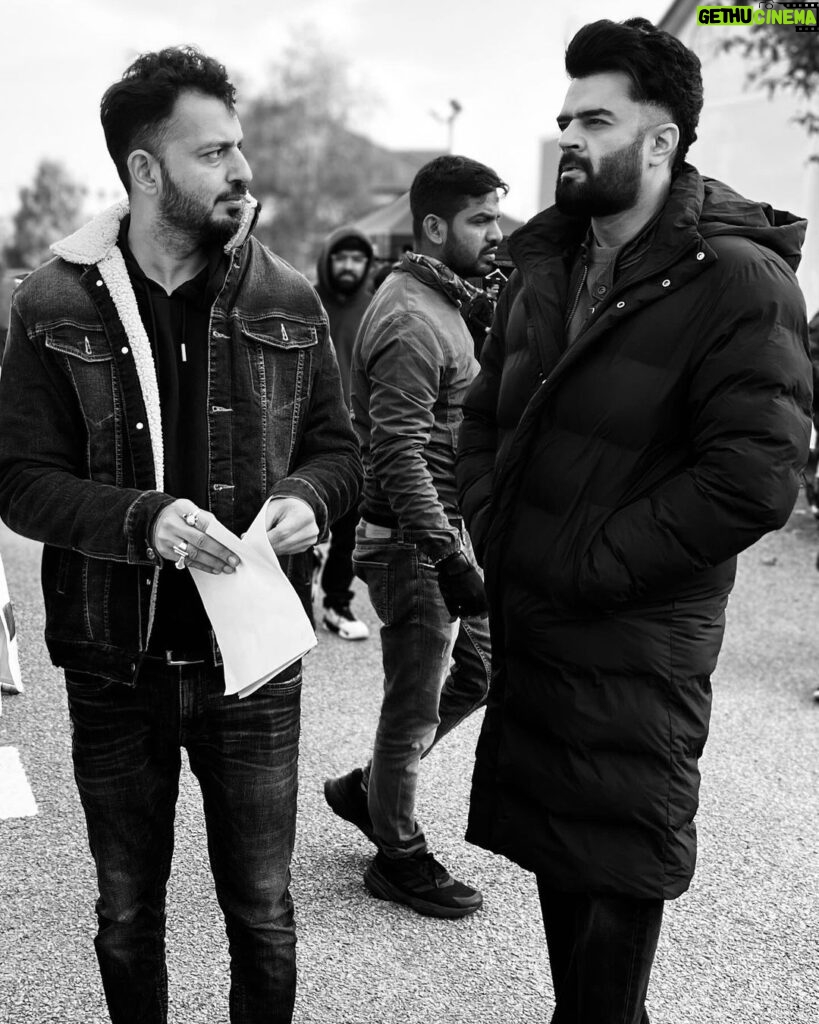 Maniesh Paul Instagram - An incredible actor and a true Punjabi powerhouse, you've always been a supportive friend with boundless creativity and a radiant aura of positivity. It's sooner than we expected, but it was a pleasure working with you on my first Bollywood Film, and I'll miss you for the rest of the shoot. Schedule wrap for you, Sir! 🎥❤️🫶🏻 @manieshpaul 📸 @rakback0905 #manieshpaul #mp #dg #dhwanigautam #mrd #bollywood Glasgow, Scotland