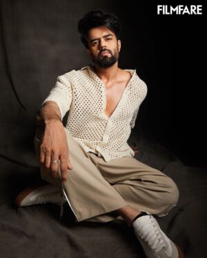 Maniesh Paul Instagram - 😎
Pic @meeteshtaneja 
For @filmfare
#mp #mood #tone #more #work