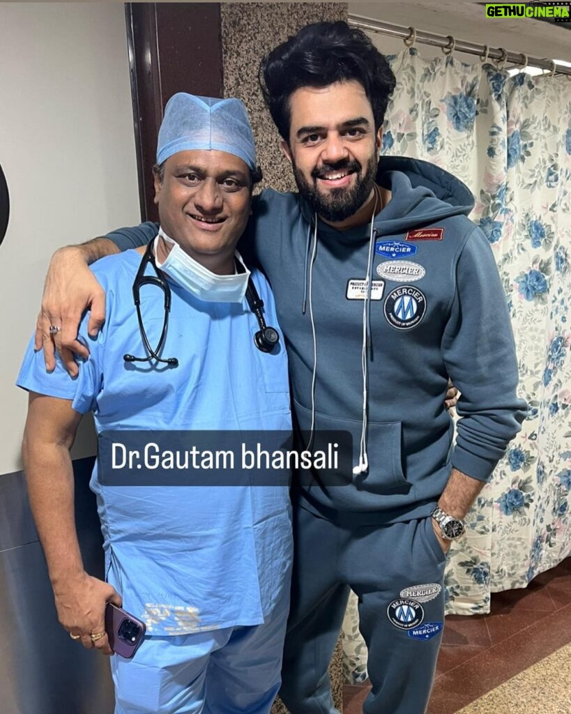 Maniesh Paul Instagram - I had always read and heard that doctors were the hands of god, but this time around, I witnessed it… my mother had to urgently undergo a heart surgery. As a layman, I was confused and stressed, but thanks to Dr.Gautam @drgautambhansali1 at the Bombay Hospital @bombay_hospital who came to my rescue and set it all up for me in no time. In a day, all was arranged. Mom underwent the surgery (I’ll spare you the details😁) and she is home in 3 days… It’s nothing short of a miracle! My gratitude to the team of doctors…Dr. Rao @dr_ravindersinghrao_tavr and Dr. Kalmath for making sure the surgery went well, to the entire staff at the Bombay hospital for being soooo amazing and warm to us, especially to mummy. Above all, thank you again, Dr. Gautam for making sure everything went off well and smoothly and I took back a happier & healthier mother!