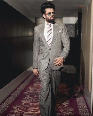 Maniesh Paul Instagram - Koi rokk ke dakhaave…jatt ne ni rukna!!
Suit @bharat_reshma 
Pic @montypanesarphotography 
Shoes @brunexbareskin 
#mp #shoes #suit #style #me #fashion #life #blessed #gratitude