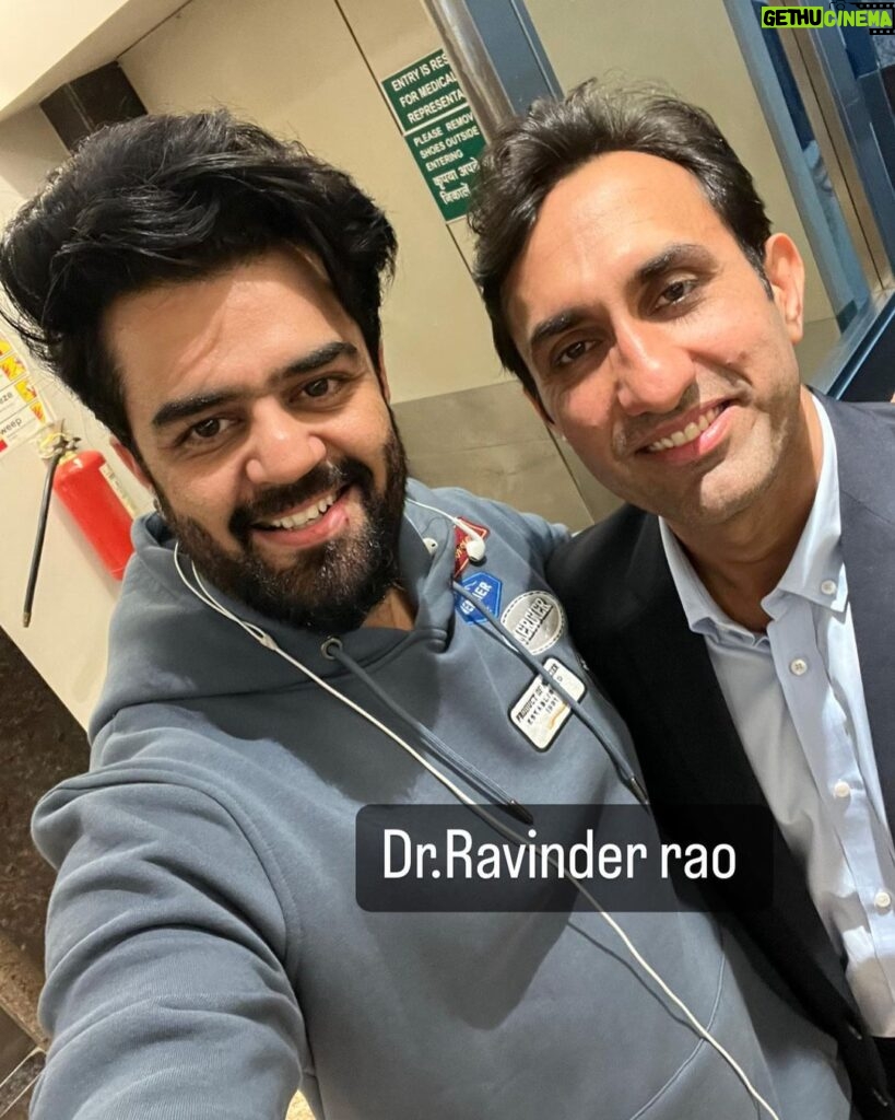 Maniesh Paul Instagram - I had always read and heard that doctors were the hands of god, but this time around, I witnessed it… my mother had to urgently undergo a heart surgery. As a layman, I was confused and stressed, but thanks to Dr.Gautam @drgautambhansali1 at the Bombay Hospital @bombay_hospital who came to my rescue and set it all up for me in no time. In a day, all was arranged. Mom underwent the surgery (I’ll spare you the details😁) and she is home in 3 days… It’s nothing short of a miracle! My gratitude to the team of doctors…Dr. Rao @dr_ravindersinghrao_tavr and Dr. Kalmath for making sure the surgery went well, to the entire staff at the Bombay hospital for being soooo amazing and warm to us, especially to mummy. Above all, thank you again, Dr. Gautam for making sure everything went off well and smoothly and I took back a happier & healthier mother!