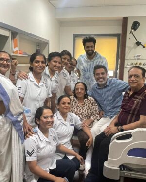 Maniesh Paul Instagram - I had always read and heard that doctors were the hands of god, but this time around, I witnessed it…
my mother had to urgently undergo a heart surgery. 
As a layman, I was confused and stressed, but thanks to Dr.Gautam @drgautambhansali1 at the Bombay Hospital @bombay_hospital who came to my rescue and set it all up for me in no time.
In a day, all was arranged.
Mom underwent the surgery (I’ll spare you the details😁) and she is home in 3 days…
It’s nothing short of a miracle! 
My gratitude to the team of doctors…Dr. Rao @dr_ravindersinghrao_tavr  and Dr. Kalmath for making sure the surgery went well, to the entire staff at the Bombay hospital for being soooo amazing and warm to us, especially to mummy.
Above all, thank you again, Dr. Gautam for making sure everything went off well and smoothly and I took back a happier & healthier mother!