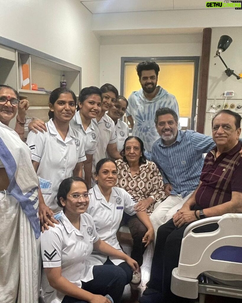 Maniesh Paul Instagram - I had always read and heard that doctors were the hands of god, but this time around, I witnessed it… my mother had to urgently undergo a heart surgery. As a layman, I was confused and stressed, but thanks to Dr.Gautam @drgautambhansali1 at the Bombay Hospital @bombay_hospital who came to my rescue and set it all up for me in no time. In a day, all was arranged. Mom underwent the surgery (I’ll spare you the details😁) and she is home in 3 days… It’s nothing short of a miracle! My gratitude to the team of doctors…Dr. Rao @dr_ravindersinghrao_tavr and Dr. Kalmath for making sure the surgery went well, to the entire staff at the Bombay hospital for being soooo amazing and warm to us, especially to mummy. Above all, thank you again, Dr. Gautam for making sure everything went off well and smoothly and I took back a happier & healthier mother!