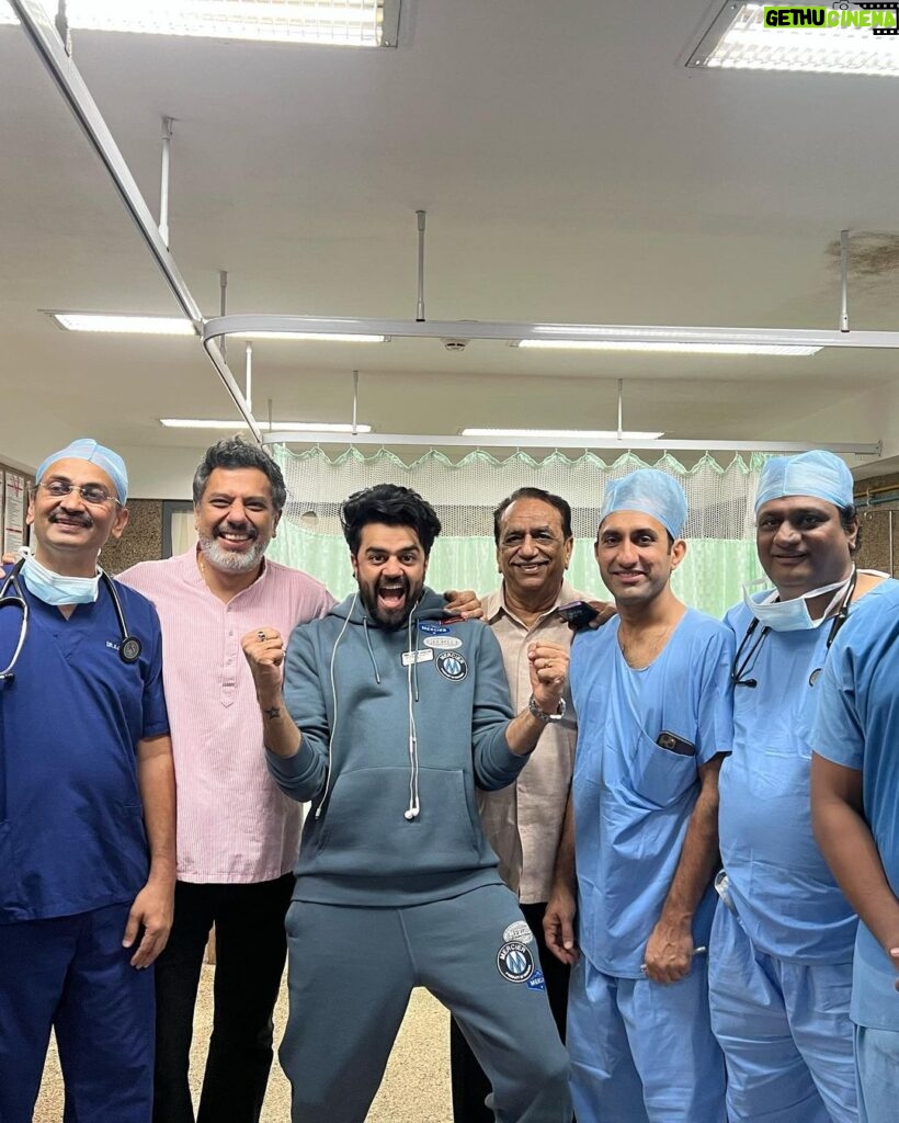 Maniesh Paul Instagram - I had always read and heard that doctors were the hands of god, but this time around, I witnessed it… my mother had to urgently undergo a heart surgery. As a layman, I was confused and stressed, but thanks to Dr.Gautam @drgautambhansali1 at the Bombay Hospital @bombay_hospital who came to my rescue and set it all up for me in no time. In a day, all was arranged. Mom underwent the surgery (I’ll spare you the details😁) and she is home in 3 days… It’s nothing short of a miracle! My gratitude to the team of doctors…Dr. Rao @dr_ravindersinghrao_tavr and Dr. Kalmath for making sure the surgery went well, to the entire staff at the Bombay hospital for being soooo amazing and warm to us, especially to mummy. Above all, thank you again, Dr. Gautam for making sure everything went off well and smoothly and I took back a happier & healthier mother!