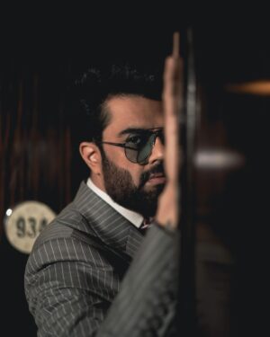 Maniesh Paul Instagram - Koi rokk ke dakhaave…jatt ne ni rukna!!
Suit @bharat_reshma 
Pic @montypanesarphotography 
Shoes @brunexbareskin 
#mp #shoes #suit #style #me #fashion #life #blessed #gratitude