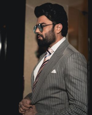 Maniesh Paul Instagram - Koi rokk ke dakhaave…jatt ne ni rukna!!
Suit @bharat_reshma 
Pic @montypanesarphotography 
Shoes @brunexbareskin 
#mp #shoes #suit #style #me #fashion #life #blessed #gratitude