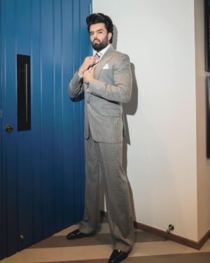 Maniesh Paul Instagram - Koi rokk ke dakhaave…jatt ne ni rukna!!
Suit @bharat_reshma 
Pic @montypanesarphotography 
Shoes @brunexbareskin 
#mp #shoes #suit #style #me #fashion #life #blessed #gratitude