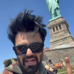 Maniesh Paul Instagram - Jatt da truck in New York!!!!oye punjabi aa gaye New York oye!!!! ITS A #throwback video….main mumbai mein hoon hahaha#mp #newyork #fun #mood #mode #proudpunjabi #indian #statueofliberty Statue of Liberty