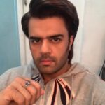 Maniesh Paul Instagram - That’s how my hair behave in monsoons!!!hahahahaha Who all connect with this?😜😂#mp #mumbai #monsoons #rains #hair #nocontrol #manage #life