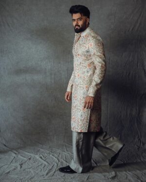 Maniesh Paul Instagram - Jatt kadd deinda vatt!!
#mp #mood #mode #vatt
Wearing @bharat_reshma 
Shoes @faccefeliciofficial 
Shot @montypanesarphotography